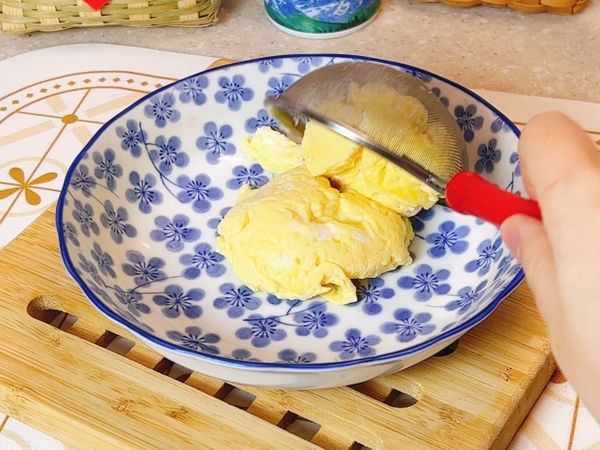 堆疊的方式放入容器