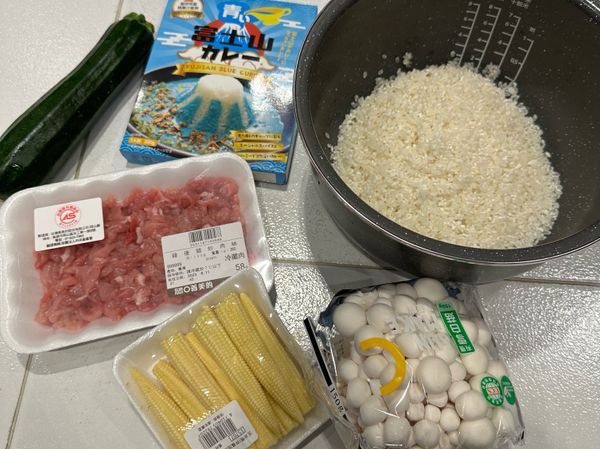將食材備妥，米粒洗好後備著
