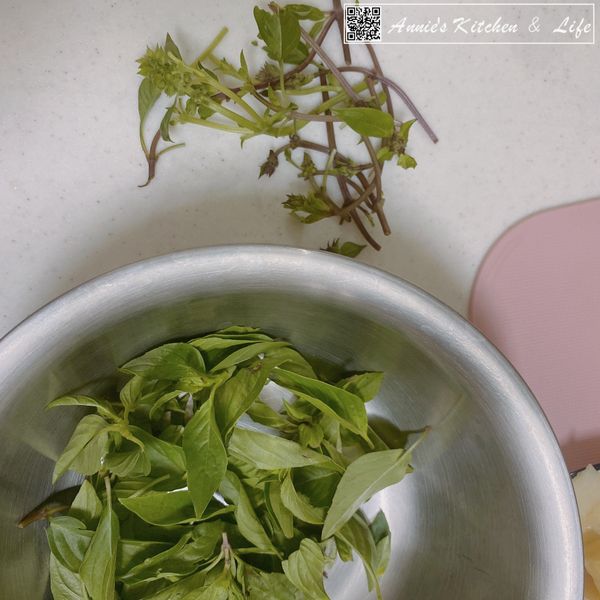 我會先把九層塔去梗