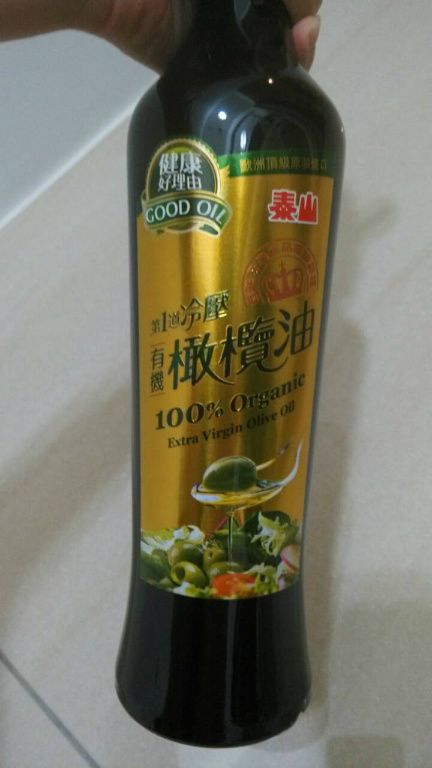 最後淋上一匙的泰山橄欖油就完成這道健康沙拉了~