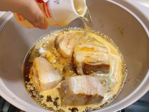 加入一個養樂多瓶的水