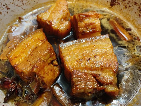 蓋上鍋蓋燜煮30分鐘，再開蓋收汁