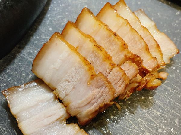 包生菜跟蒜片、泡菜都很好吃喔吧