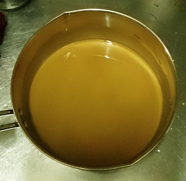 先將所有材料混合,攪拌均勻之後才能放到爐子上喔~
用小火一邊煮一邊攪拌,一定要從底部攪拌均勻,
不然會焦掉喔!