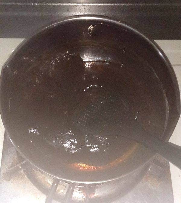 攪拌到完全變晶瑩剔透的模樣就可以了~
★一定要晶瑩剔透的色澤喔!