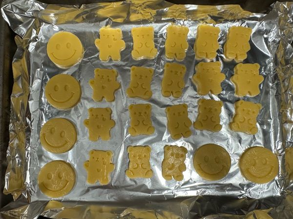 用印模印出圖案
上下火，180度15-20分鐘
（10分鐘後反方向繼續）
（時間視乎家裡用的火力）