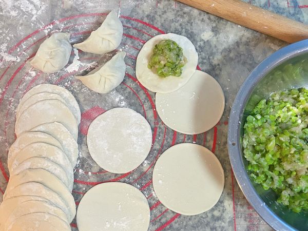 依自己喜好的方法包成水餃～