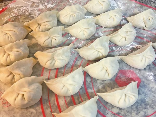 市售水餃皮約可包35-40顆左右；