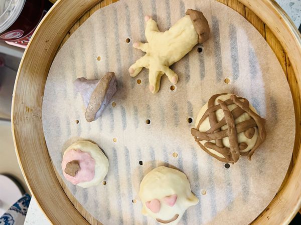 完成後待發酵至1.5-2倍即可蒸，冷水開始蒸約10分鐘，聞到麵香就差不多了。將蒸籠開一個小縫，避免籠內外溫差造成饅頭回縮，熄火1-2分鐘後即可開蓋