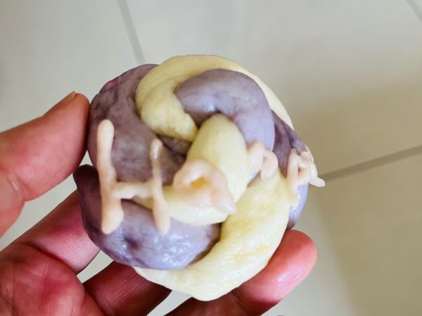 待涼用巧克力筆畫細節即可