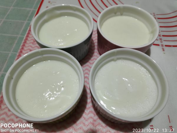 分裝到布丁皿中放涼後即可放冰箱冷藏
