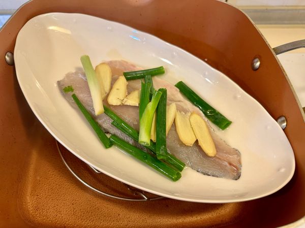 待水滾後放入鍋內