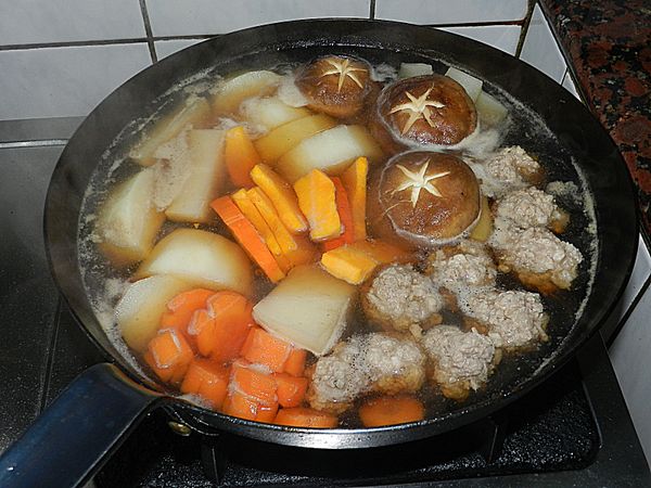 最後加入南瓜片，煮熟就可以上菜囉~