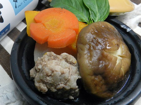 將成品擺在可愛的塔吉鍋上，是不是別有一番樂趣呢!!