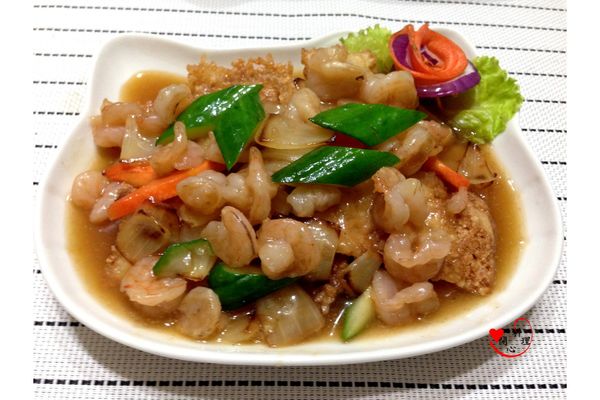 起鍋淋在鍋巴上就完成了^^