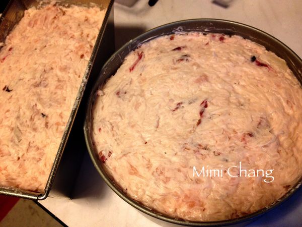 入模，可以使用蛋糕烤模，我是用六吋圓盤及半條吐司模，剛好裝完。