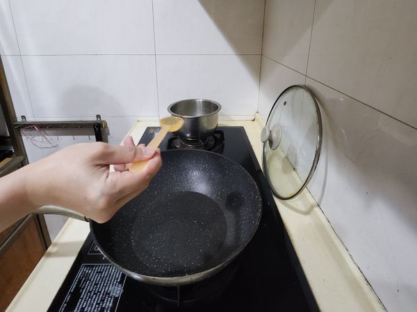 開大火 熱鍋下油