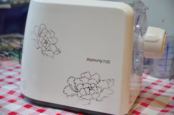 有了九陽製麵機，隨時都可以做出變化的麵條，無論西式還是中式料理，自己動手做輕鬆方便又衛生喔!