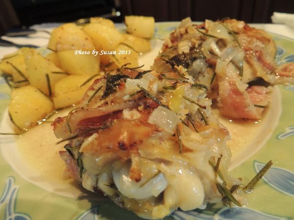 烤好，即可取出擺盤，淋上烤盤上的肉汁，上桌食用。
不妨佐些麵包沾著肉汁食用，更棒。