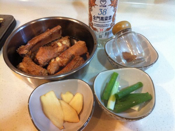 食材備妥如右圖..作法1泡[醃料]5-10分上色..