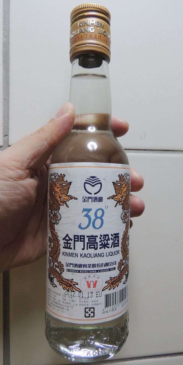 金門高粱酒一甲子以來，以清澈透明、質地純淨、芳香甘醇，
獨獲行家的青睞，一路走來獨領風騷，在『中國白酒』中，
一支獨秀、聞名於世。