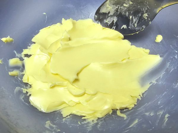 先製作奶油麵糰

將60克無鹽奶油與30克細砂糖混合
攪拌至乳霜狀

(所以一定要提前將奶油放置室溫回軟)