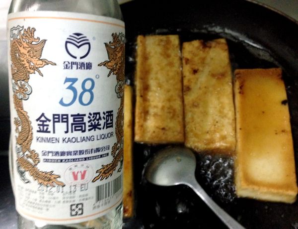 加入[調味]和一大碗水