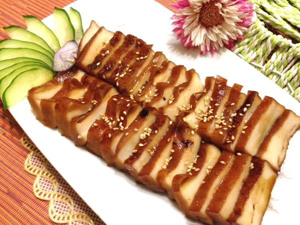 淋上湯汁,灑少許白芝麻就完成了^^