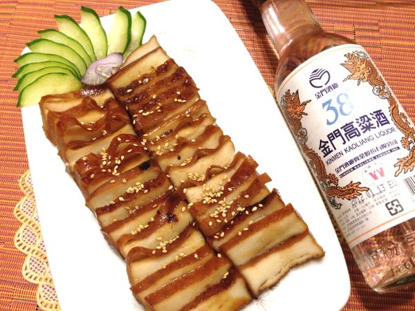 金門高粱酒一甲子以來，以清澈透明、質地純淨、芳香甘醇，獨獲行家的青睞， 一路走來獨領風騷，在『中國白酒』中，一支獨秀、聞名於世