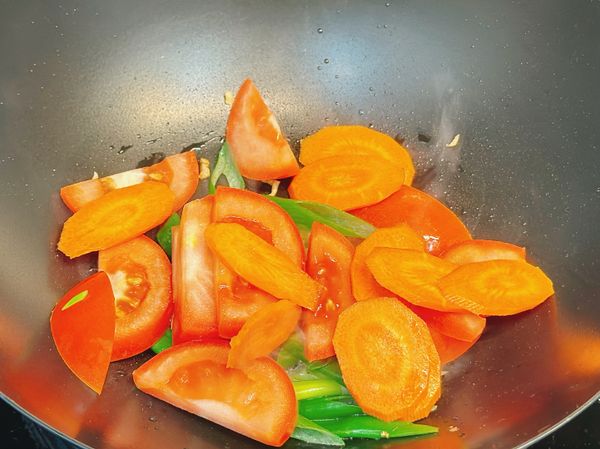 蕃茄紅蘿蔔接著下鍋