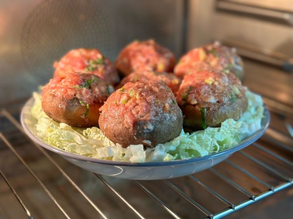 以蒸爐蒸20分鐘。
電鍋蒸製亦可。