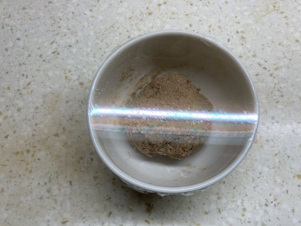 包上保鮮膜，放在陰涼處發酵12個小時。