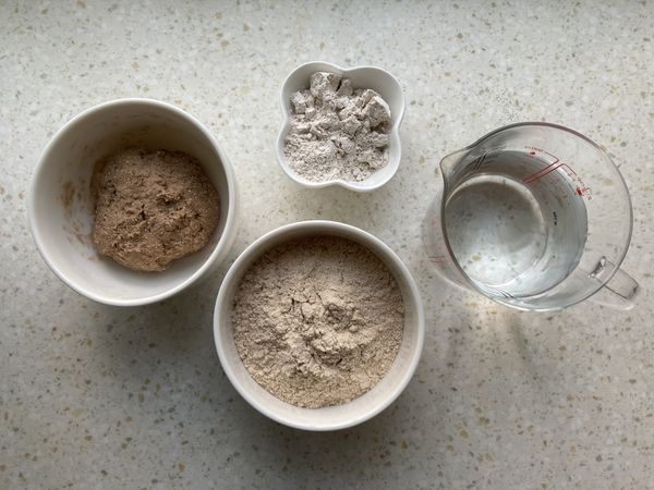 接著準備麵糊，材料如圖。