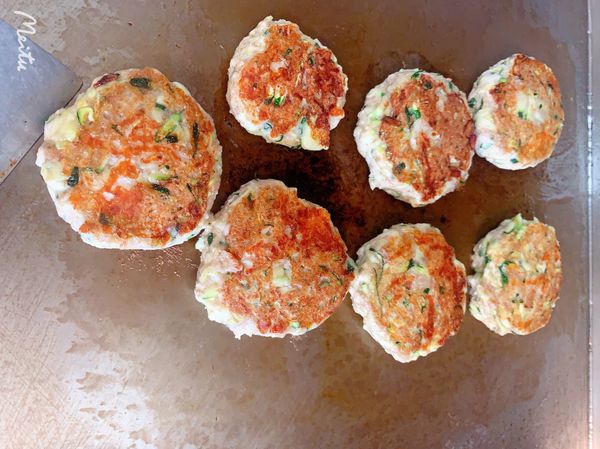 煎至2面金色焦黃。