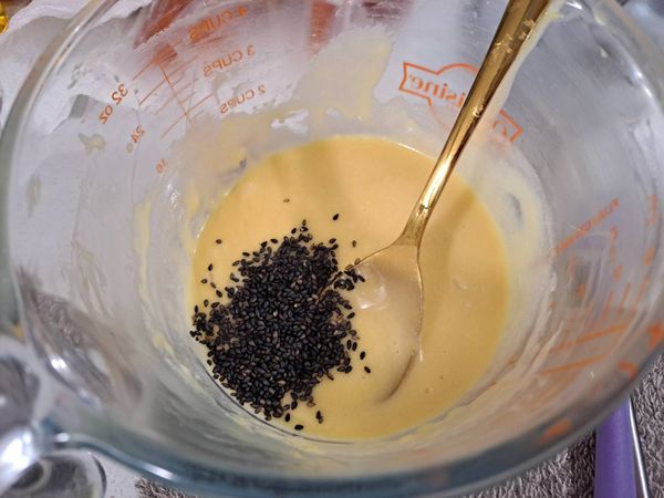 加入熟芝麻粒~~就是芝麻口味的唷!!