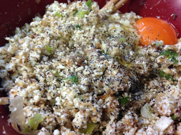 再加入蛋和[調味料]。