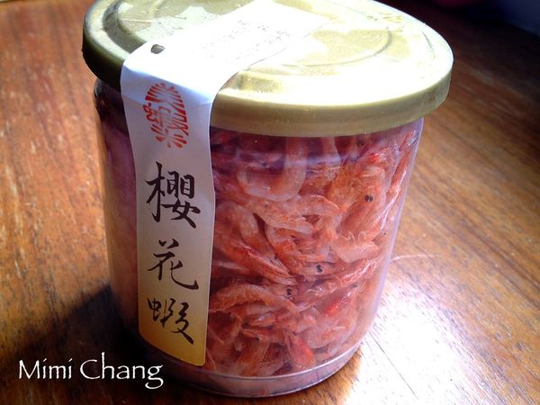 準備一罐東港純天然日曬櫻花蝦。