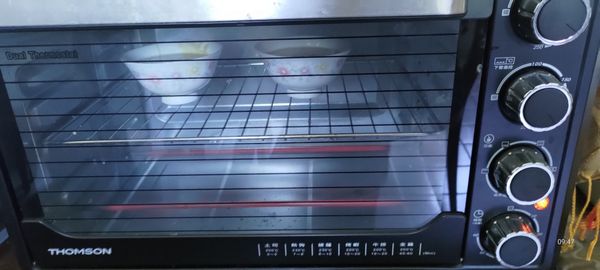 倒布丁8分滿,液上火220,下火220烤30分鐘,馬芬杯烤20分鐘