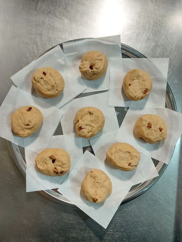 C.揪成9個麵劑子（每個劑子約50g），稍微整理一下形狀