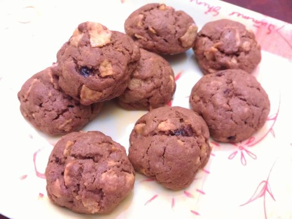 放涼的餅乾口感非常酥鬆，充滿著黑糖與肉桂的香氣，在訂份量的時候本來想寫4人份，但是我一個人就吃掉半盤還停不下手，所以最後就訂為2人份囉！