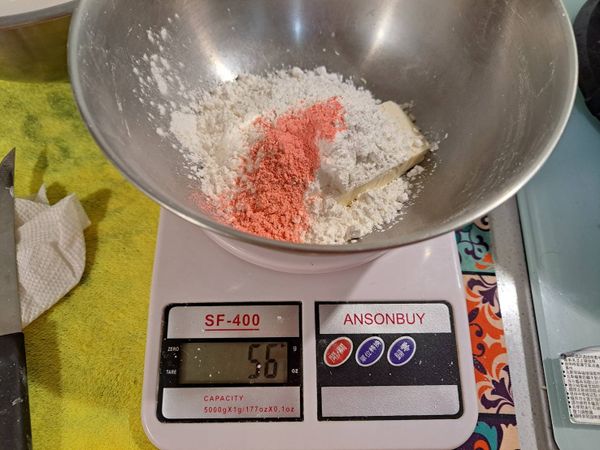 白色糰子：糯米粉+嫩豆腐
粉色糰子：糯米粉+草莓粉
綠色糰子：糯米粉+抹茶粉