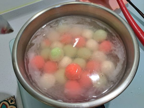 滾水下鍋，煮至浮起，再多煮2分鐘