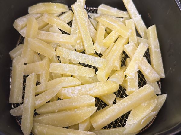 我家裡的氣炸鍋盤比較小，所以要分開兩次烤。