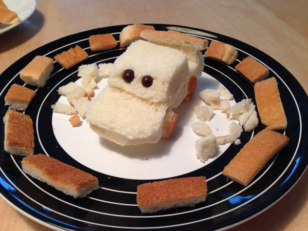 邊邊不可以浪費,可以做成裝飾讓兒子全部吃下去喔!