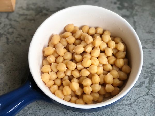 用電子壓力鍋煮熟。用電子壓力鍋其實不用泡水，他也是會煮熟的。

我用一般電鍋，煮了三遍。