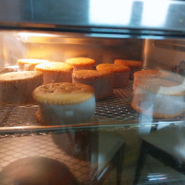 放入氣炸烤箱內用160度循環氣炸,約氣炸8分鐘.