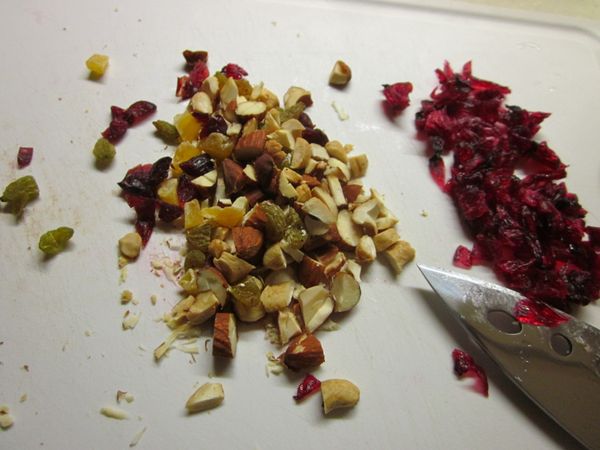 台東洛神花蜜餞.綜合堅果切碎備用