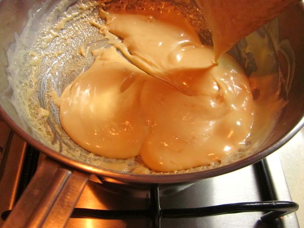 煮到用湯匙劃鍋底時有明顯痕跡即可關火