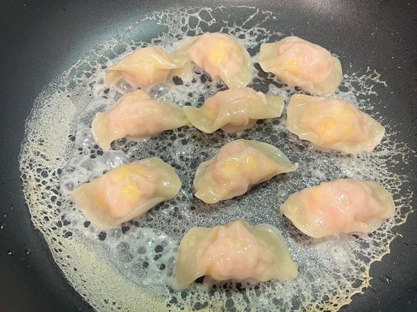 大火收乾水分-蓋上鍋蓋，以大火煮3-5分鐘，等水分收乾