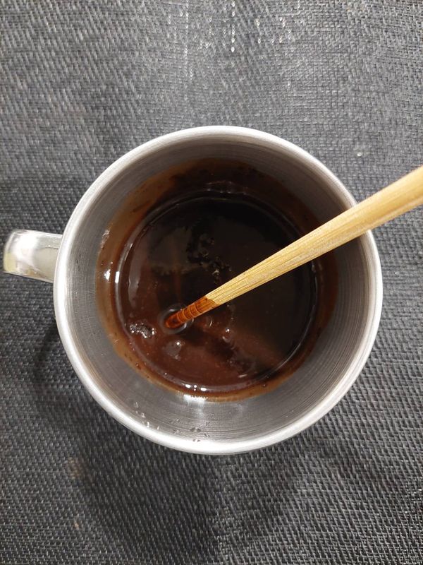 A.碗中加入可可粉與熱水，攪拌至均勻無疙瘩